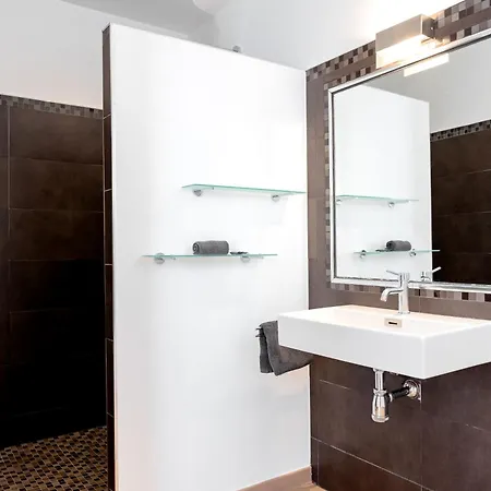 Port De * Σαιν-Τροπέ